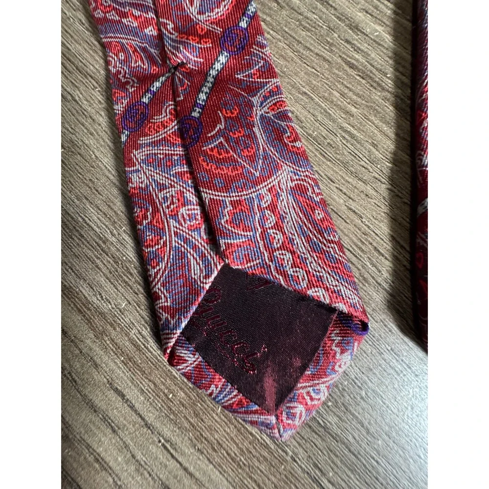 Gucci Accessory Collection Red Paisley 100% Silk‎ Tie Made in Italy Vintage Mens